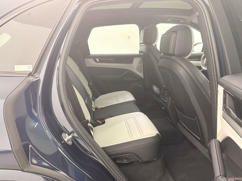 New 2025 Porsche Cayenne image 38