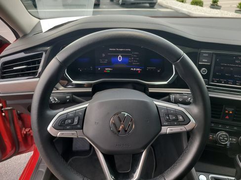 Used 2022 Volkswagen Jetta SE w/ Panoramic Sunroof Package FWD image 26