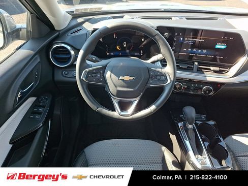 Used 2024 Chevrolet Trax LT w/ Driver Confidence Package FWD image 14