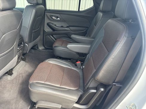 Used 2023 Chevrolet Traverse High Country FWD image 28