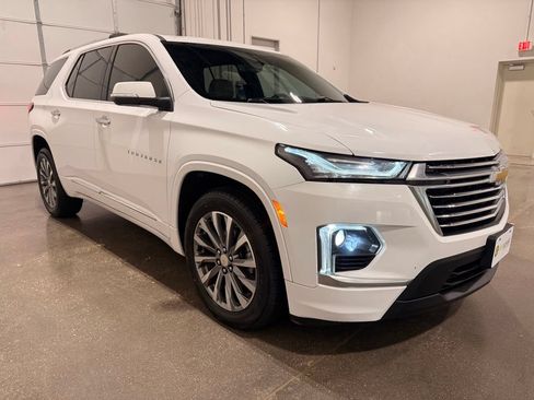 Used 2023 Chevrolet Traverse Premier FWD image 3
