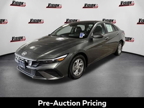 Certified 2025 Hyundai Elantra SE FWD image 1