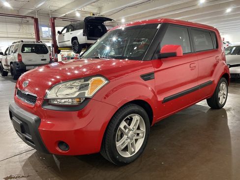 Used 2010 Kia Soul + w/ Audio Pkg image 7