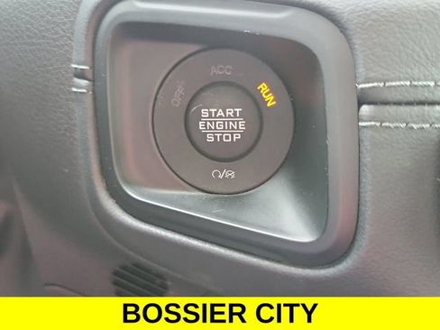 Used 2024 Jeep Wrangler Unlimited Sahara w/ Safety Group AWD/4WD image 17