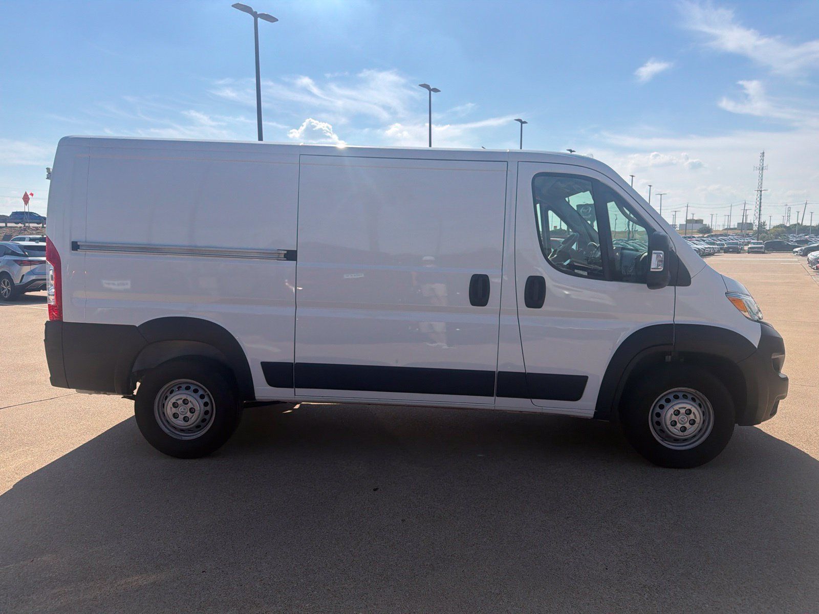 Used 2025 RAM ProMaster 2500 w/ Convenience Group FWD image 4