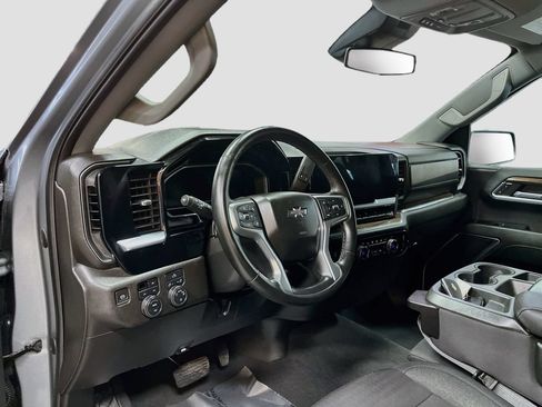 Used 2023 Chevrolet Silverado 1500 LT w/ Z71 Off-Road Package AWD/4WD image 9