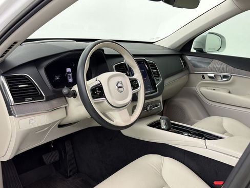 Used 2023 Volvo XC90 B5 Plus w/ Protection Package Premier AWD/4WD image 4