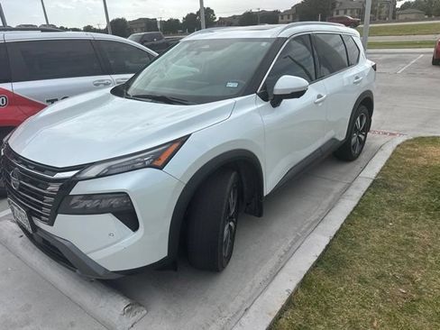 Used 2024 Nissan Rogue SL w/ SL Premium Package AWD/4WD image 2