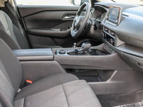 Used 2024 Nissan Rogue SV image 15