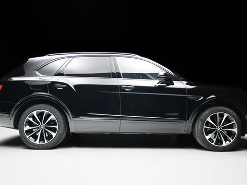 Used 2019 Bentley Bentayga image 2