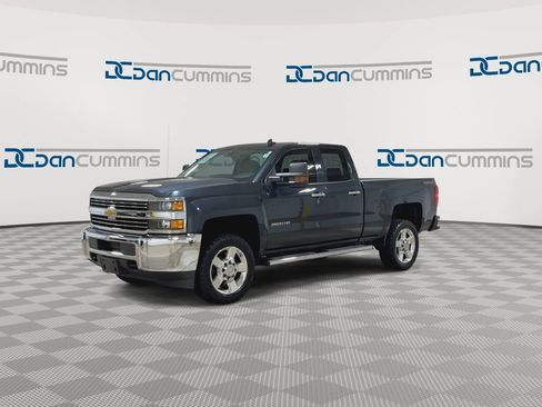 Used 2017 Chevrolet Silverado 2500 W/T AWD/4WD image 4