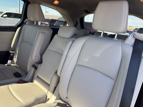 Used 2025 Honda Odyssey EX-L image 35