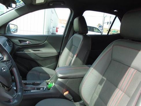 Used 2022 Chevrolet Equinox RS w/ Infotainment Package image 16