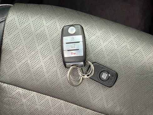 Used 2017 Kia Sorento SX image 27