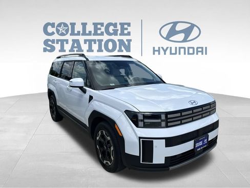 Used 2025 Hyundai Santa Fe SEL FWD image 3