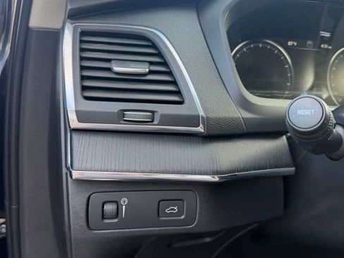 Used 2020 Volvo XC90 T6 Momentum image 17