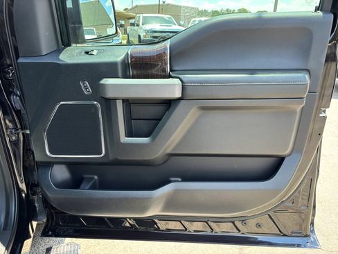 Used 2017 Ford F150 Platinum w/ Equipment Group 701A Luxury RWD image 31