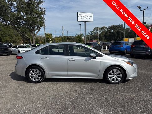 Used 2022 Toyota Corolla LE image 2