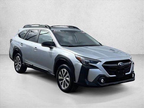 Used 2025 Subaru Outback Premium image 5