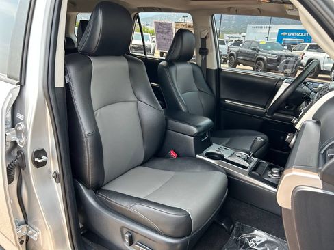 Used 2020 Toyota 4Runner SR5 Premium w/ Moonroof Package AWD/4WD image 16