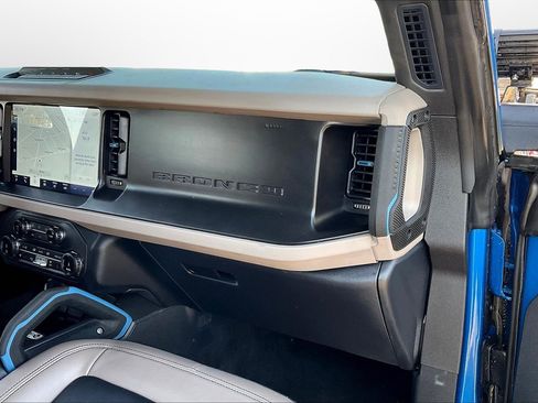 Used 2022 Ford Bronco Wildtrak image 21