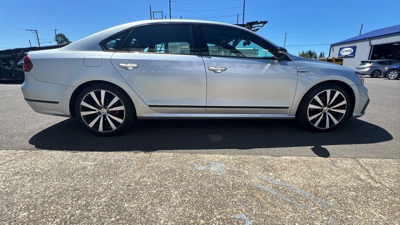 Used 2018 Volkswagen Passat 3.6 FWD image 4