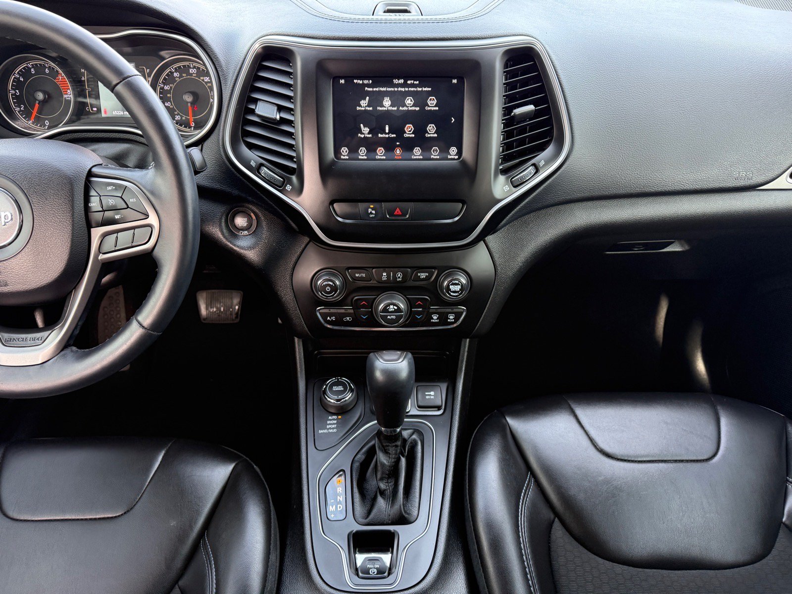Used 2019 Jeep Cherokee Latitude Plus w/ Comfort/Convenience Group AWD/4WD image 24