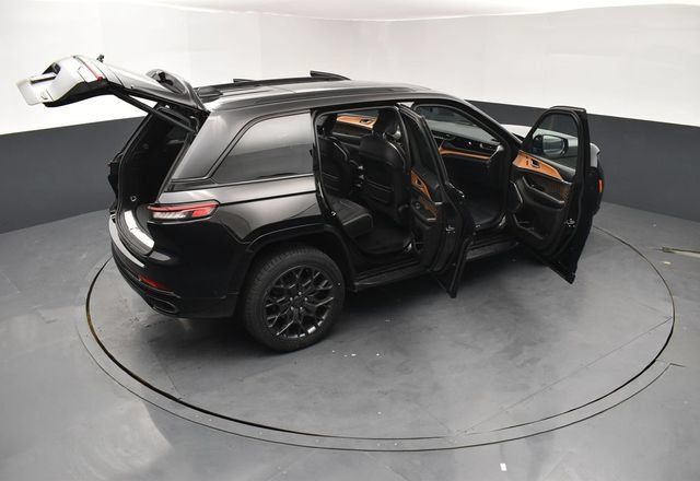 Used 2024 Jeep Grand Cherokee Summit AWD/4WD image 30