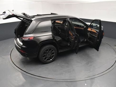 Used 2024 Jeep Grand Cherokee Summit AWD/4WD image 30