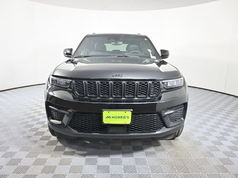 Used 2023 Jeep Grand Cherokee Altitude AWD/4WD image 10