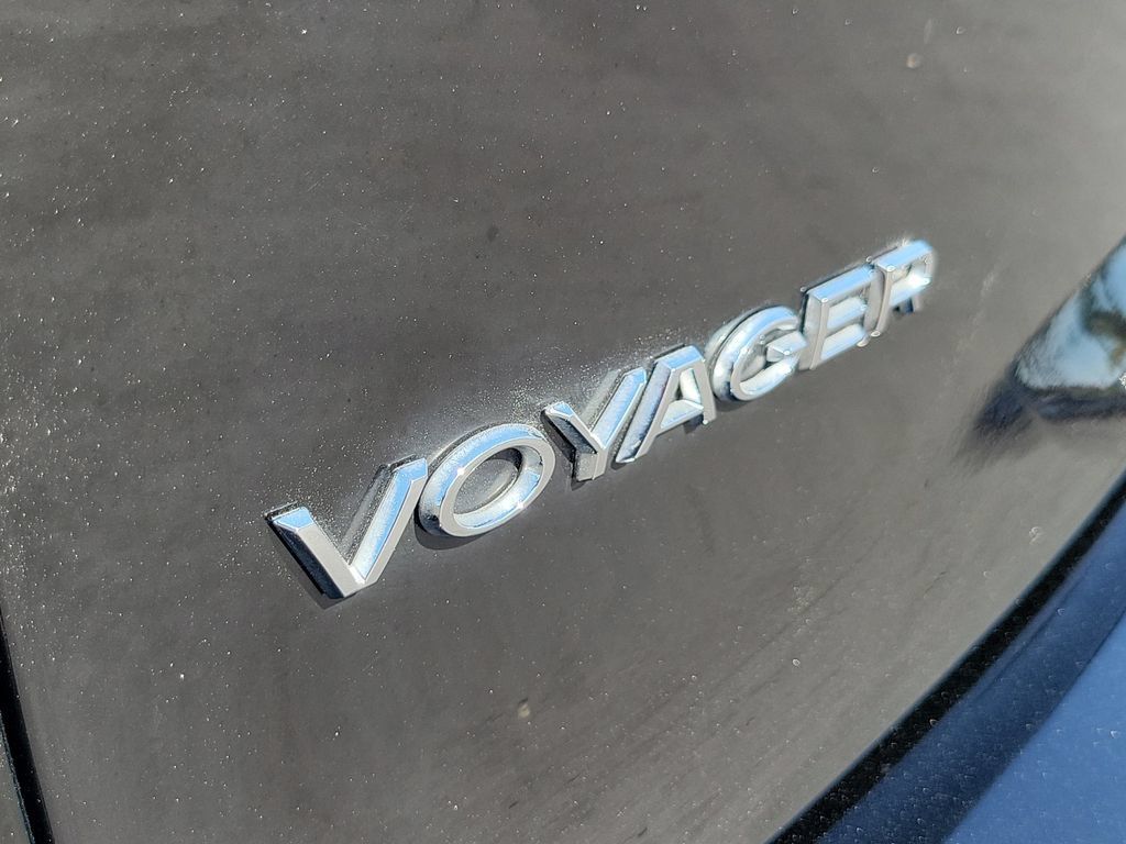 Used 2024 Chrysler Voyager LX FWD image 27