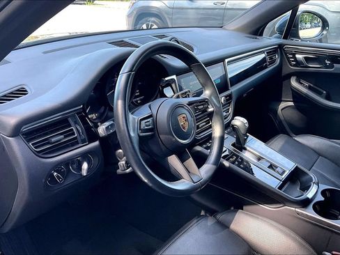Used 2022 Porsche Macan w/ Premium Package Plus AWD/4WD image 15