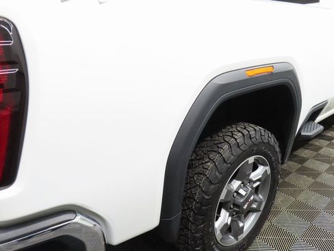 Used 2025 GMC Sierra 2500 SLT w/ SLT Convenience Package image 28