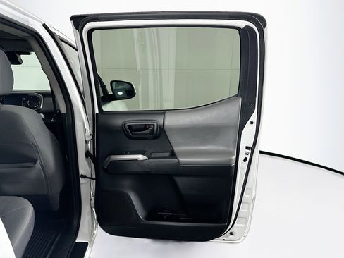 Used 2018 Toyota Tacoma SR5 image 27