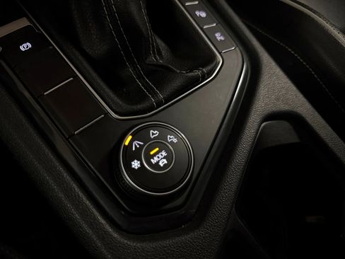 Used 2022 Volkswagen Tiguan SEL R-Line image 35