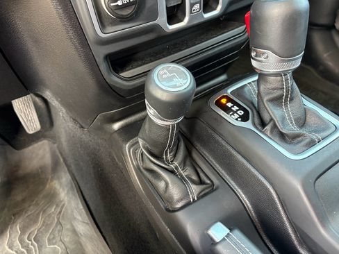 Used 2018 Jeep Wrangler Unlimited Sahara AWD/4WD image 20