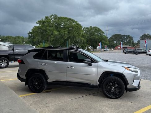 Used 2022 Toyota RAV4 XSE AWD/4WD image 4