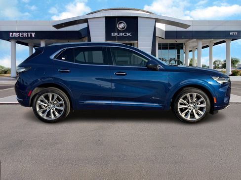 Used 2022 Buick Envision Avenir w/ Technology Package II image 2