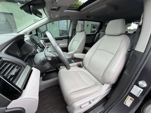 Used 2023 Honda Odyssey Touring image 12
