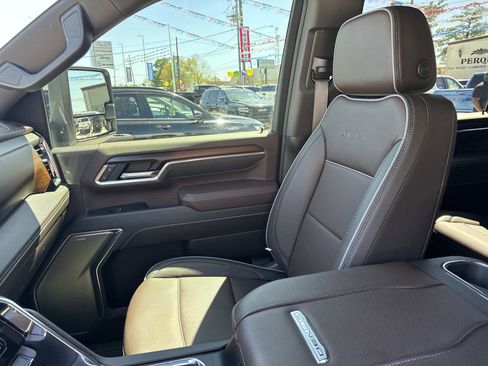 Used 2025 GMC Sierra 2500 Denali w/ Denali Reserve Package image 15