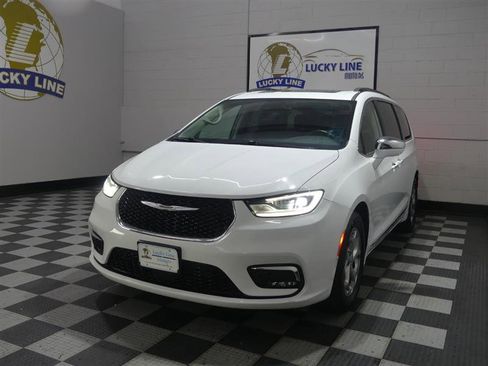 Used 2022 Chrysler Pacifica Limited FWD image 4