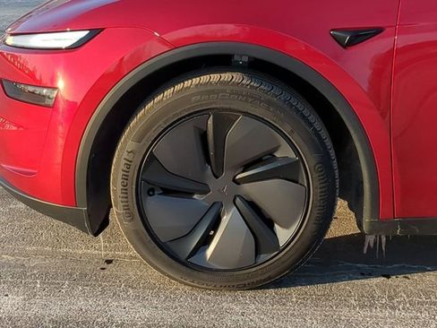 Used 2026 Tesla Model Y AWD image 7