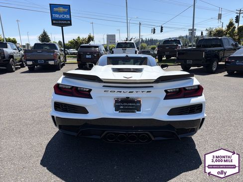 Used 2025 Chevrolet Corvette Z06 RWD image 4