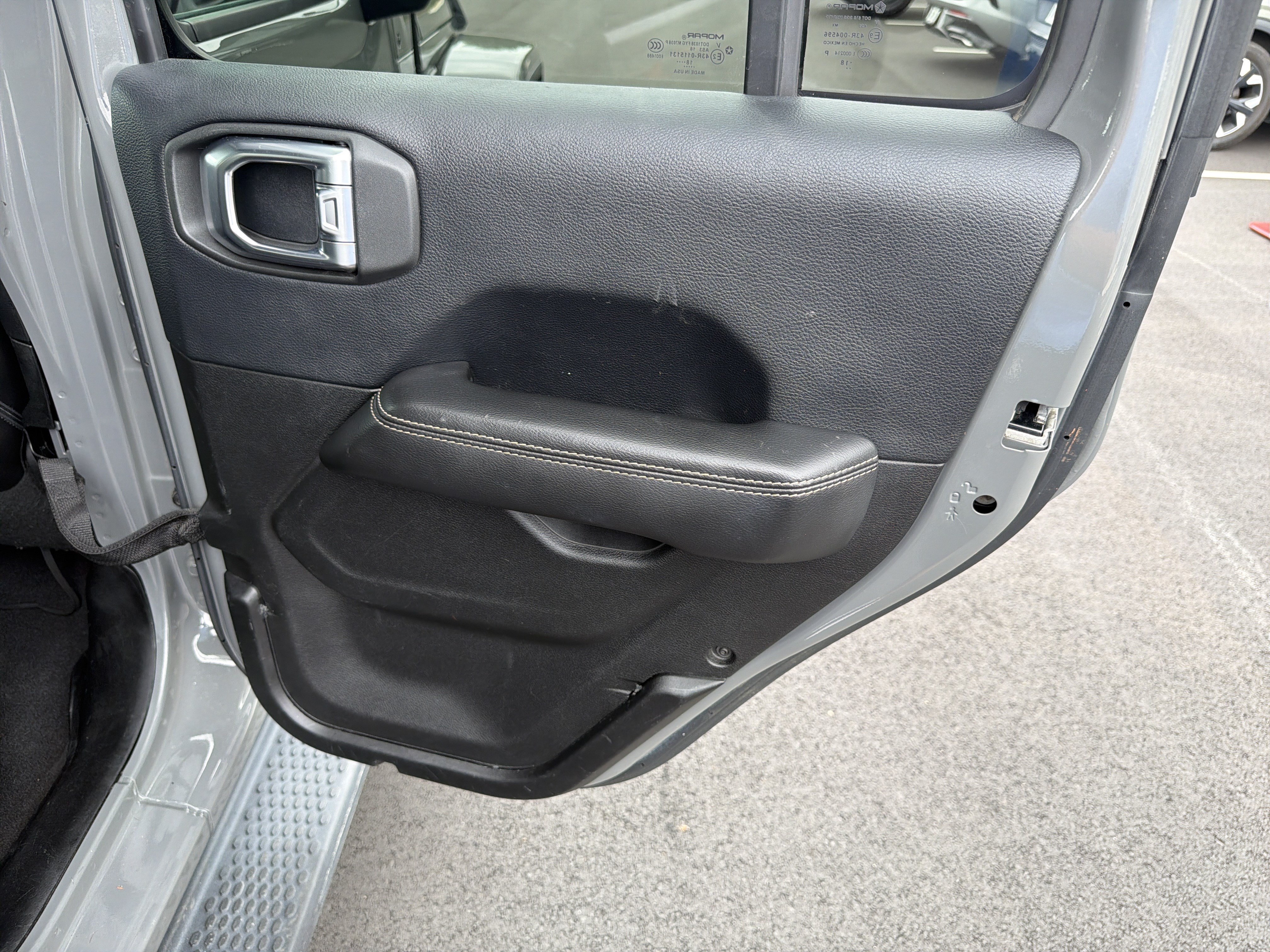 Used 2018 Jeep Wrangler Unlimited Sahara AWD/4WD image 15