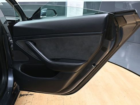 Used 2019 Tesla Model 3 Standard Range image 38