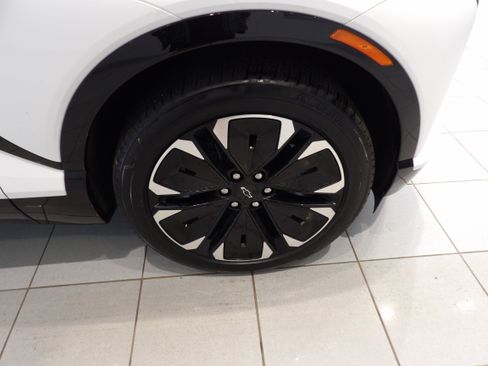 Used 2024 Chevrolet Blazer EV RS AWD/4WD image 29