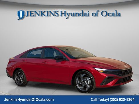 Certified 2025 Hyundai Elantra SEL image 9