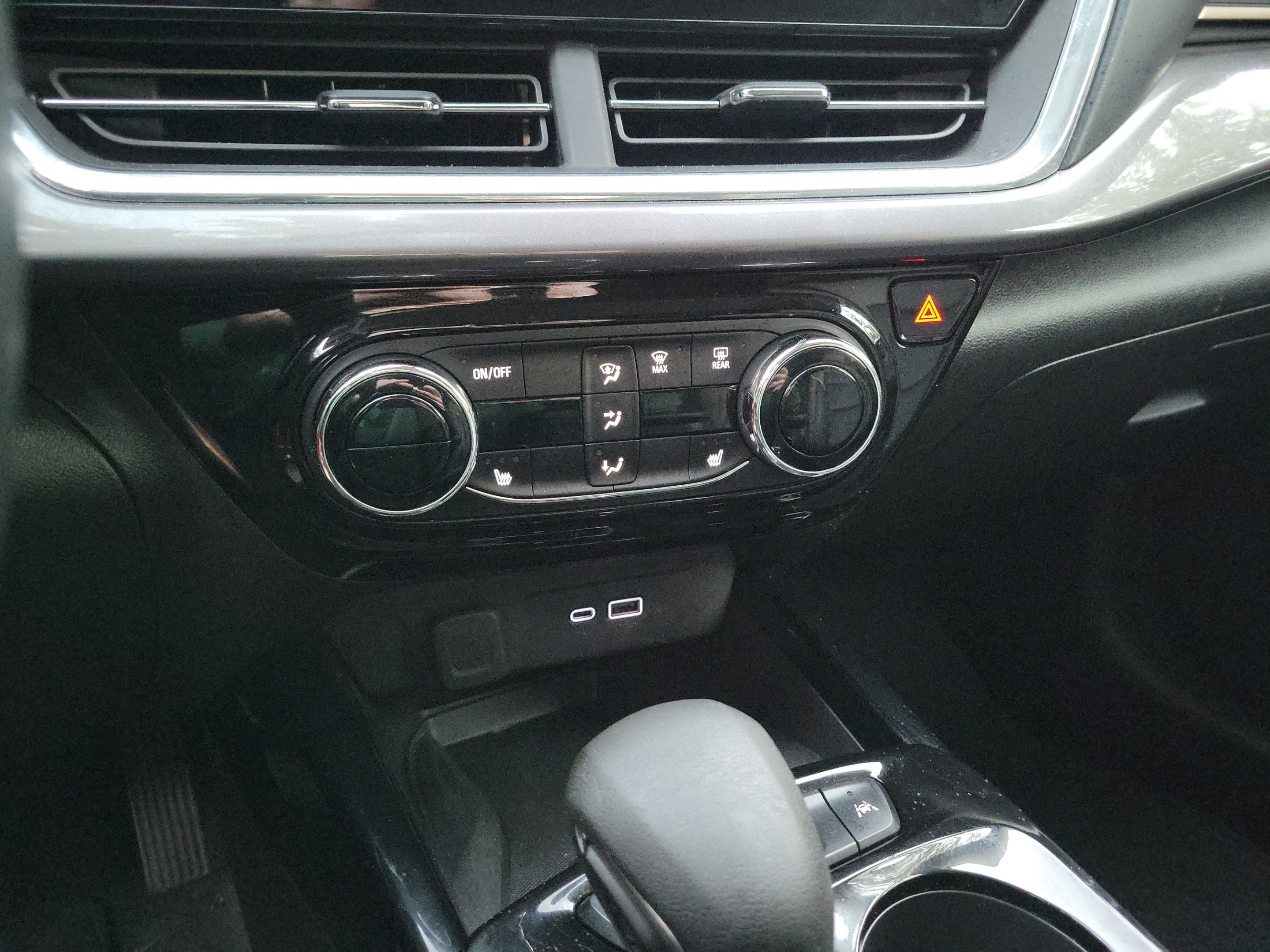 Used 2024 Chevrolet Trax ACTIV w/ Sunroof Package FWD image 22