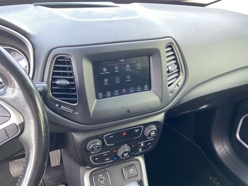 Used 2019 Jeep Compass Latitude FWD image 34