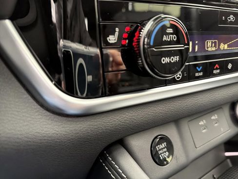 New 2026 Nissan Rogue Platinum image 8